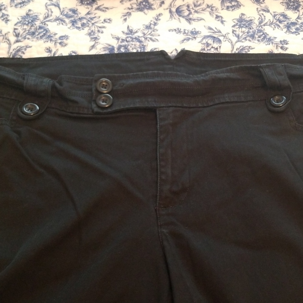 Shorts - Picture 2 of 4